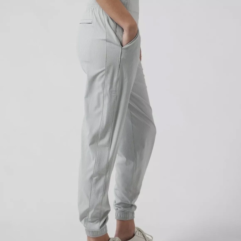Athleta Brooklyn Textured Jogger Pants City Stripe Coast Pale Sage Green Sz 8